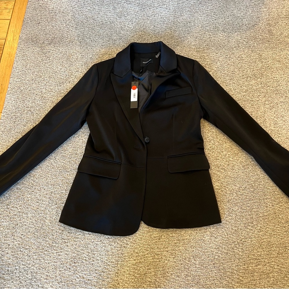 NWT Dolce Cabo women’s black blazer